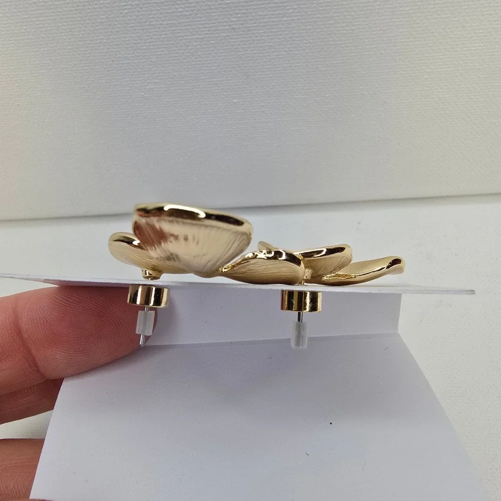 NWT Nordstrom Gold Flower Faux‎ Pearl Center Stud Earrings Womens Jewelry